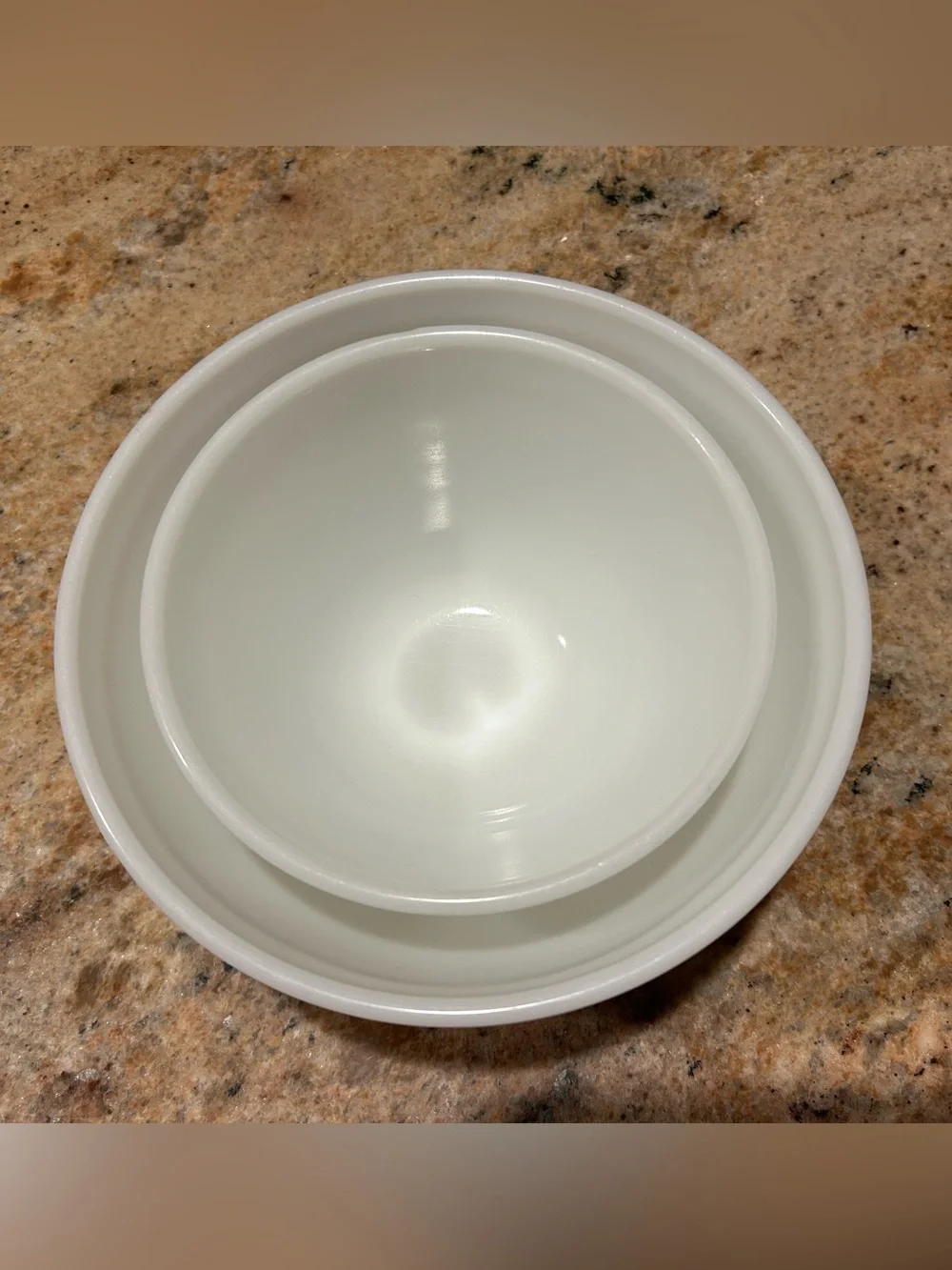 Pyrex TRADE MARK #402 1 1/2Qt Opal Glass & #401 1 1/2Pint Nesting Mixing Bowls